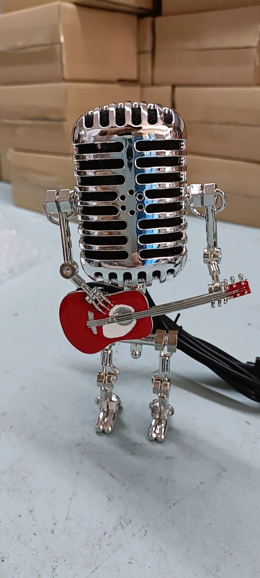 RoboGuitar – Lamp Robot Muzikant