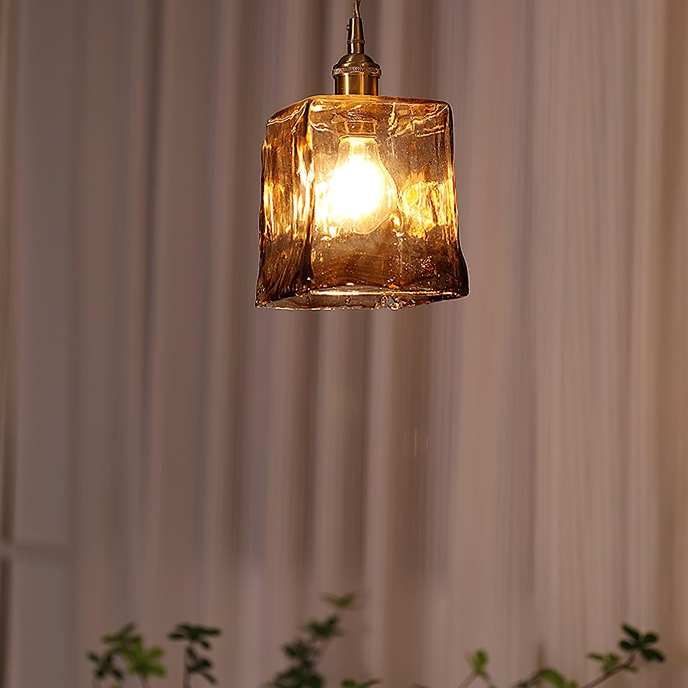 AmberHaven – Vintage Hanglamp in Bruin Glas