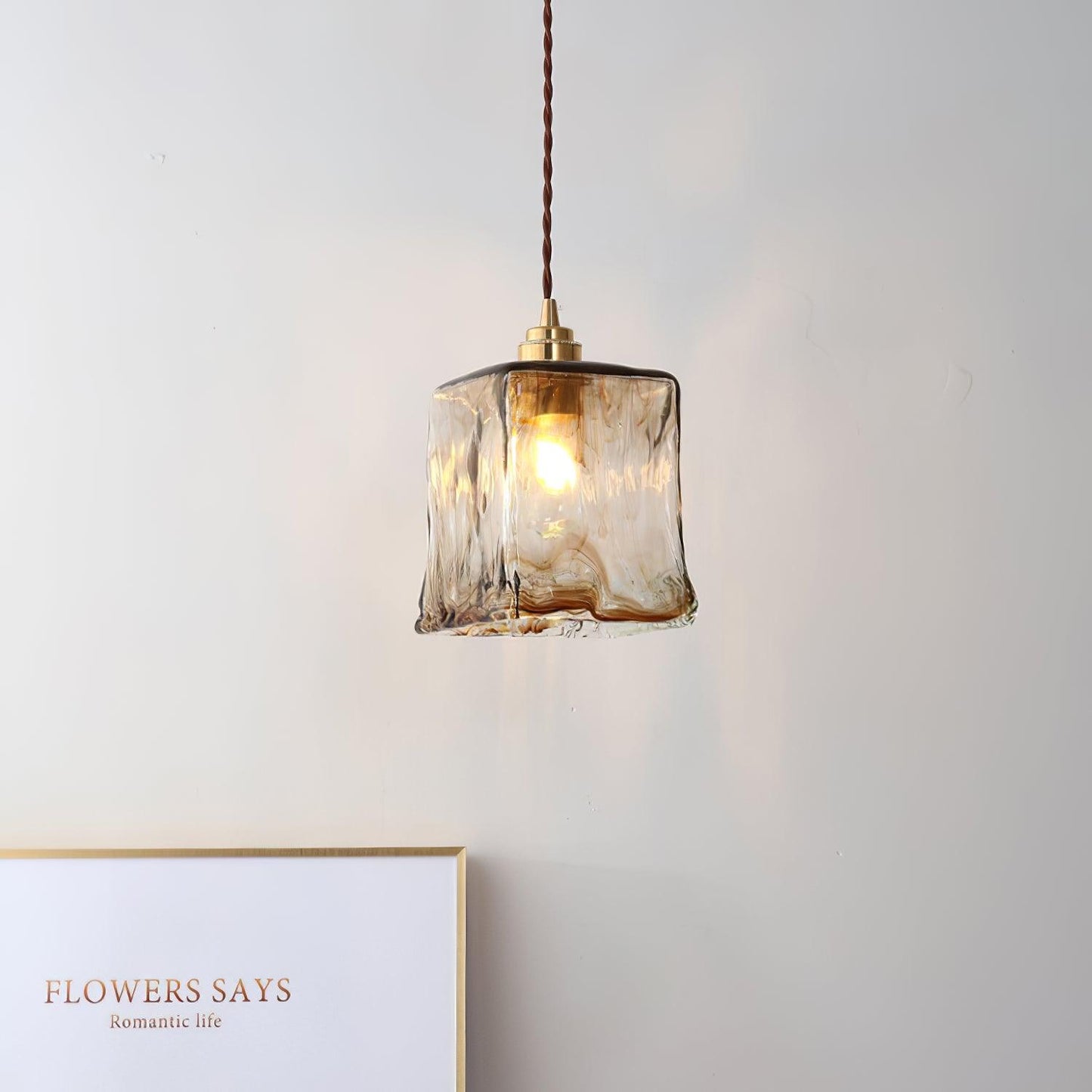 AmberHaven – Vintage Hanglamp in Bruin Glas