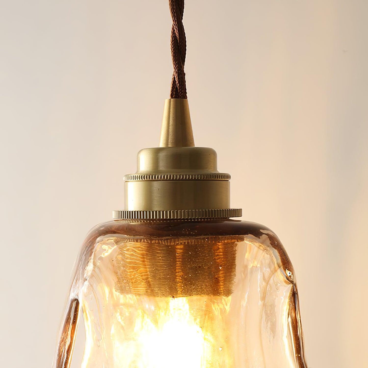 AmberHaven – Vintage Hanglamp in Bruin Glas