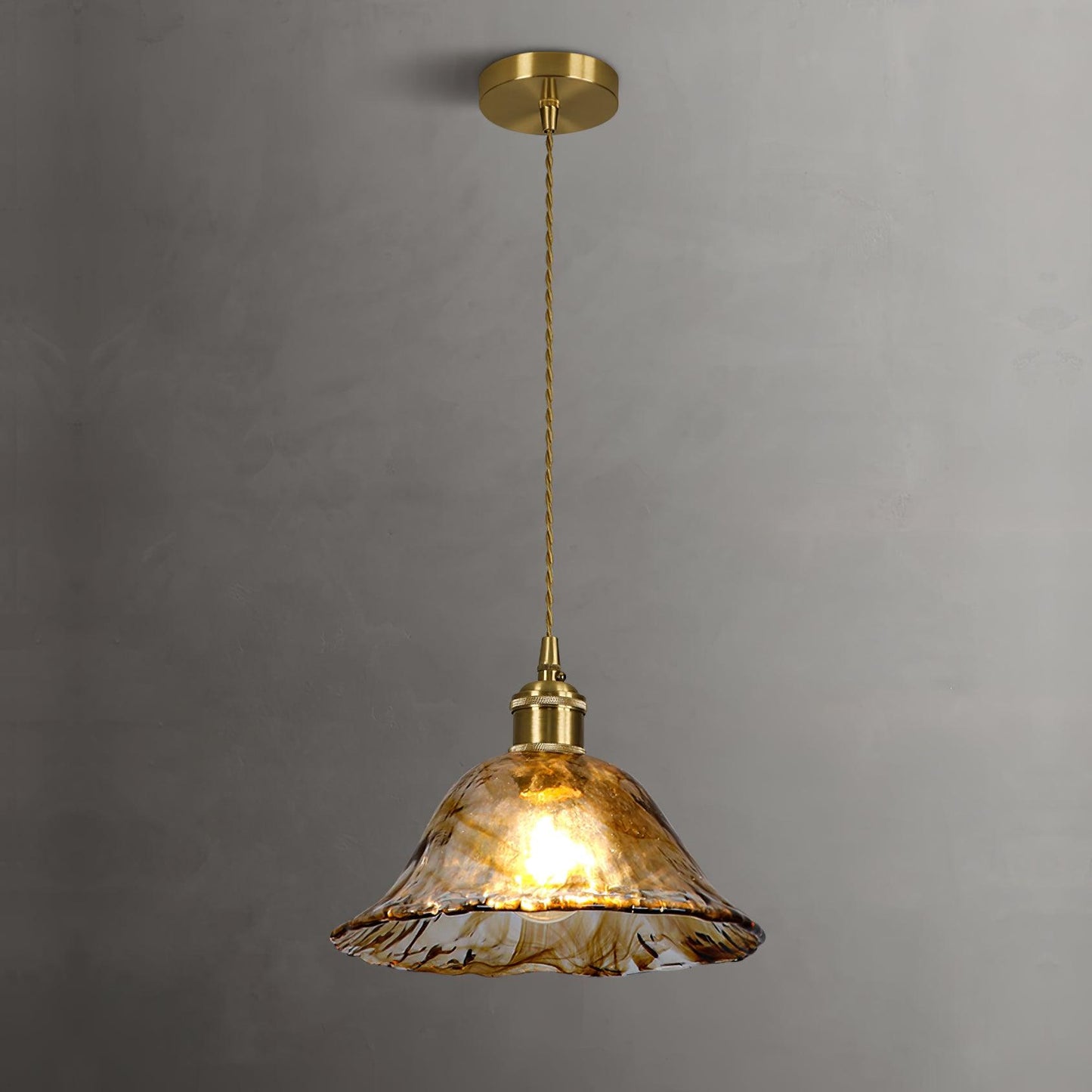 AmberHaven – Vintage Hanglamp in Bruin Glas