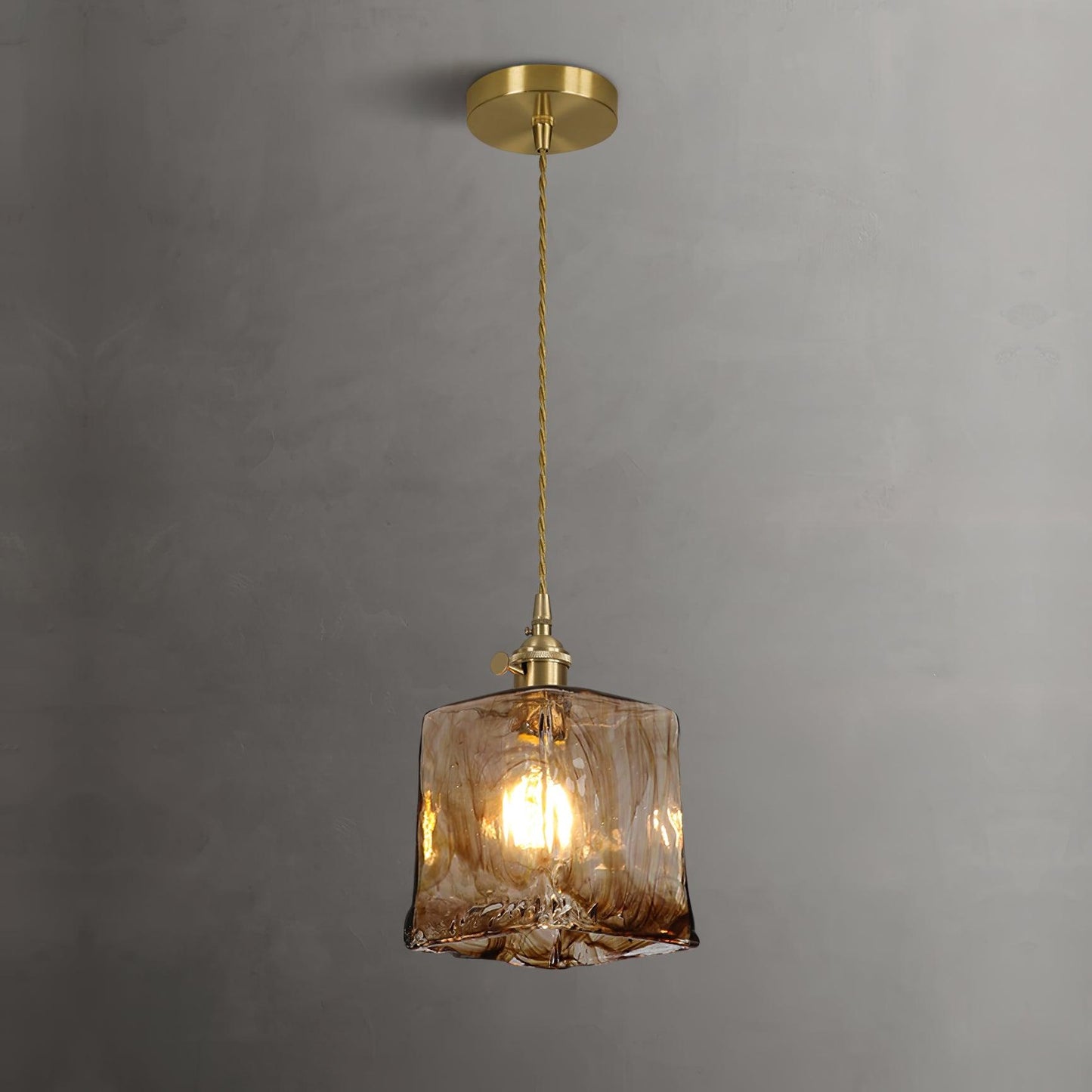 AmberHaven – Vintage Hanglamp in Bruin Glas