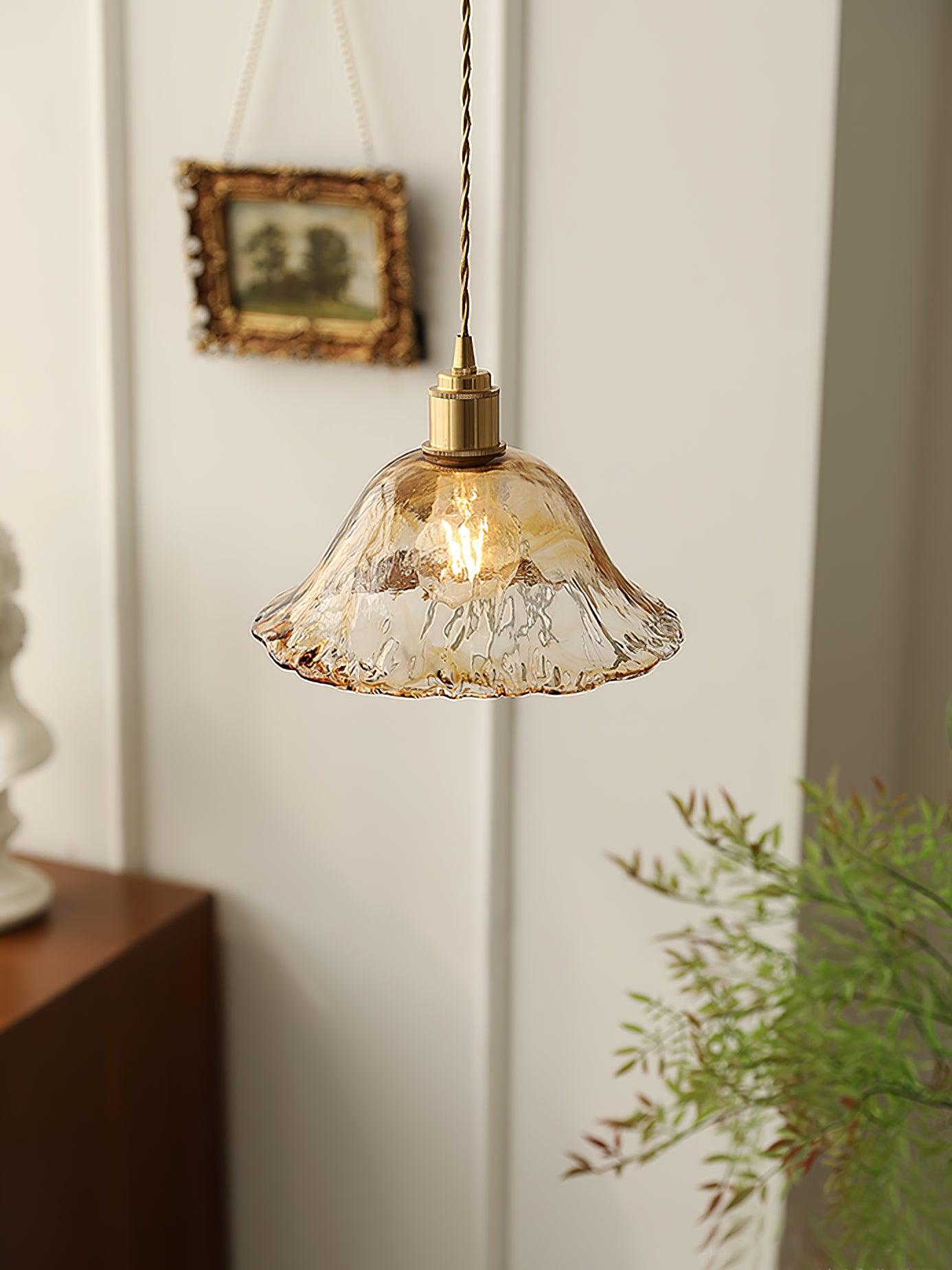 AmberHaven – Vintage Hanglamp in Bruin Glas