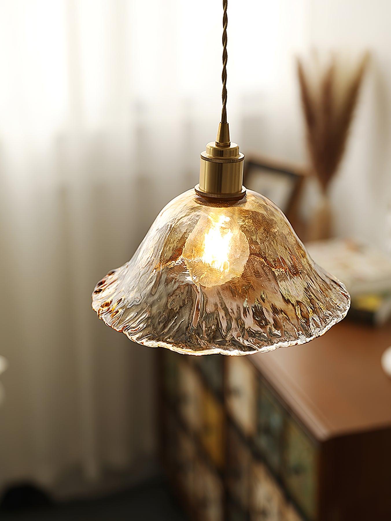 AmberHaven – Vintage Hanglamp in Bruin Glas