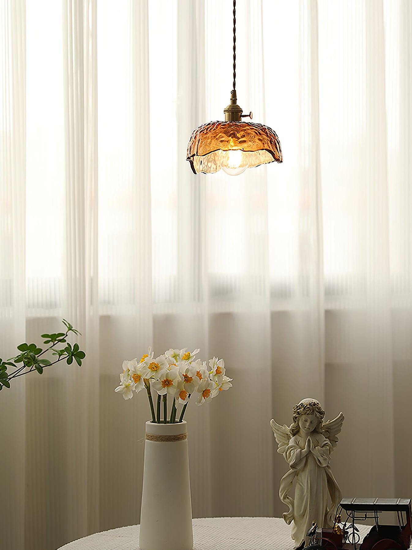 AmberHaven – Vintage Hanglamp in Bruin Glas