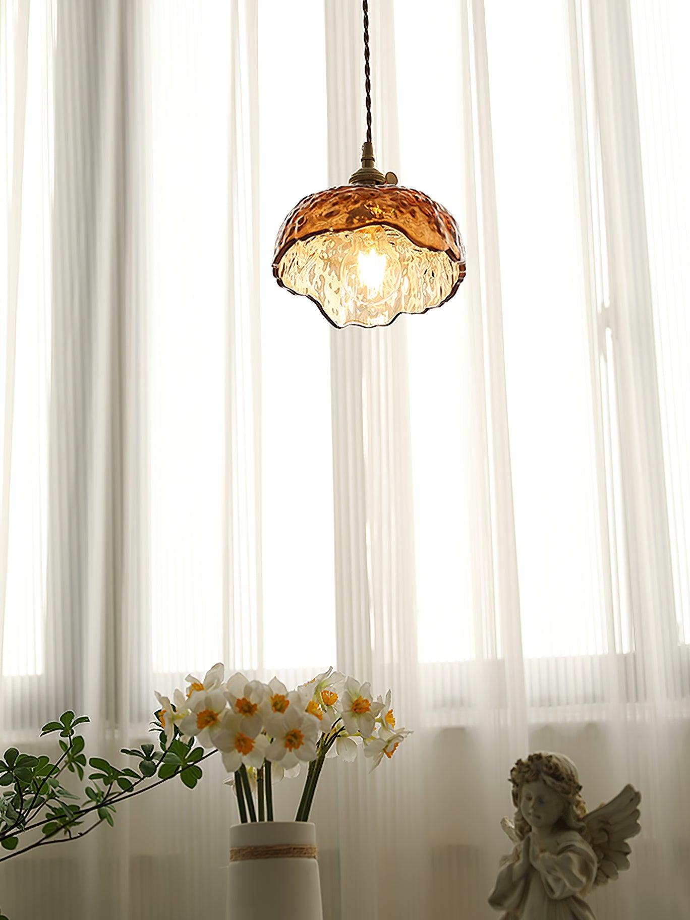 AmberHaven – Vintage Hanglamp in Bruin Glas