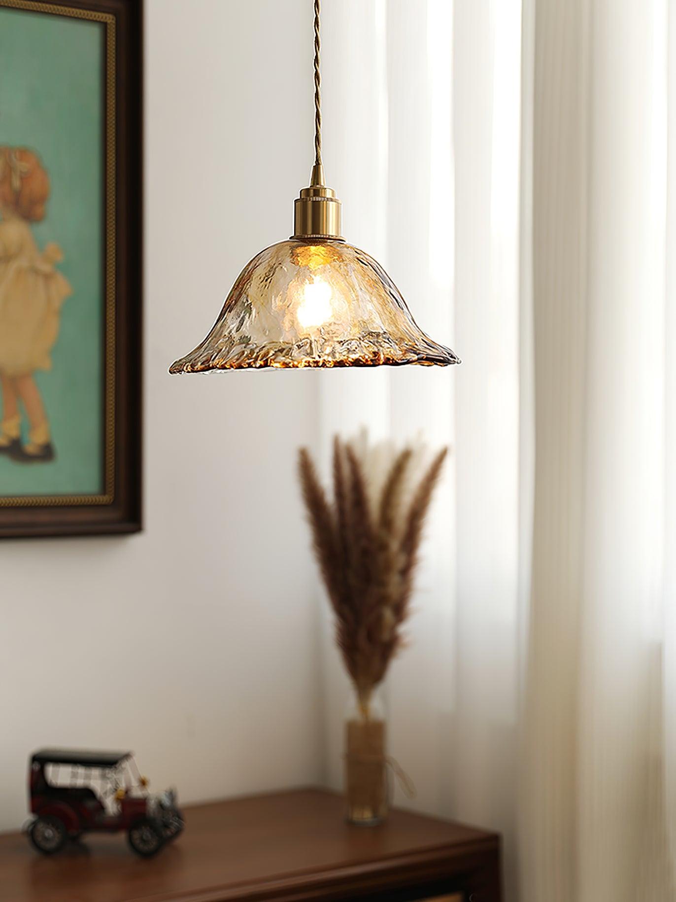 AmberHaven – Vintage Hanglamp in Bruin Glas
